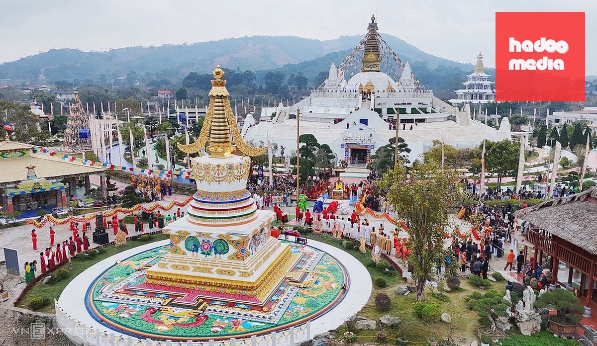 Đại chúng dự pháp hội đầu năm 2025 tại Mandala Tây Thiên. Ảnh: Giang Huy