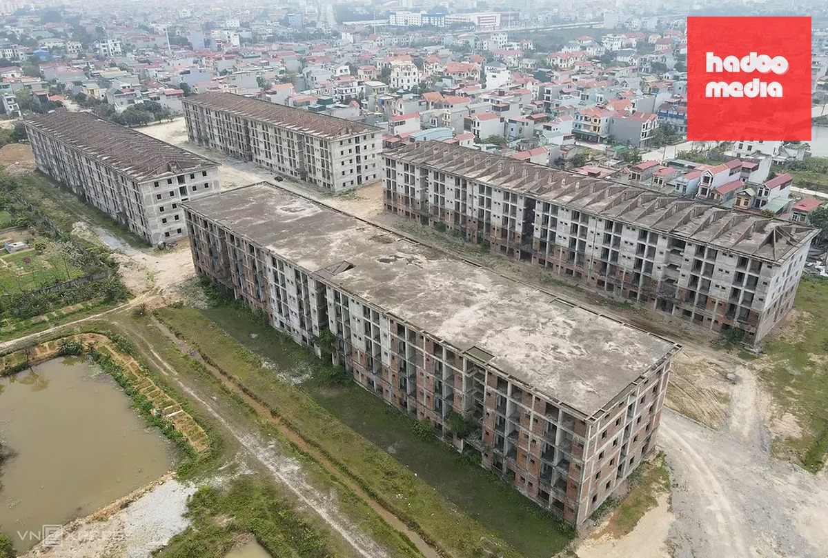 Khu ký túc xá bỏ hoang hàng chục năm ở phường Hoa Lư. Ảnh: Lam Sơn