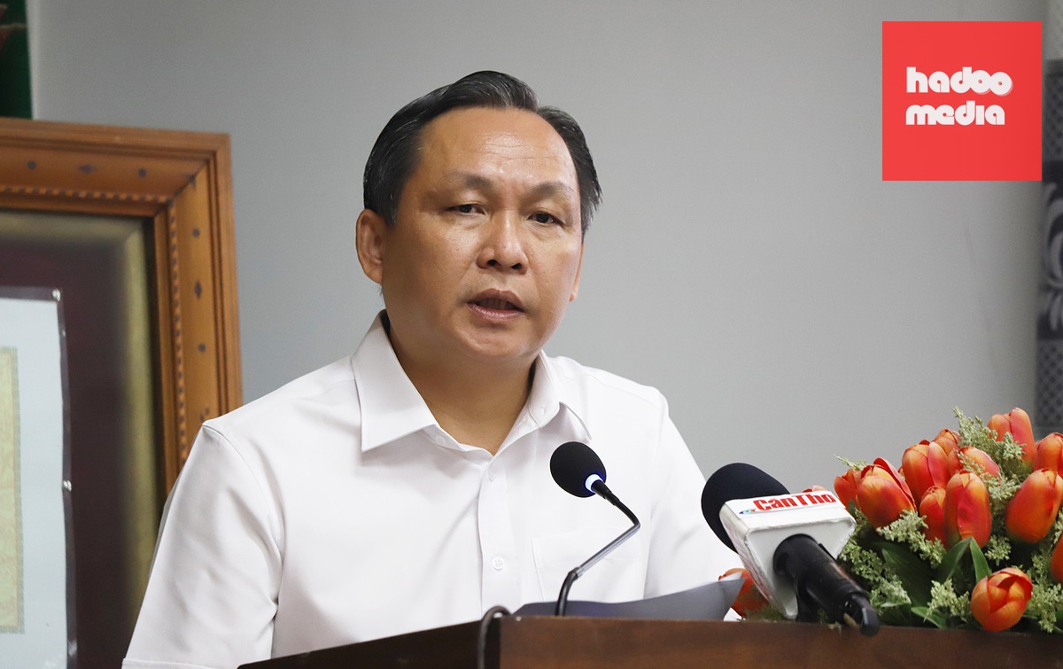 Phó chủ tịch thường trực UBND thành phố Cần Thơ Lê Công Lý phát biểu tại hội nghị - Ảnh: CHÍ QUỐC