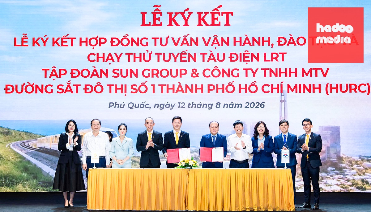 Tập đoàn Sun Group và Công ty TNHH MTV Đường sắt đô thị số 1 TP.HCM đã ký kết hợp đồng tư vấn vận hành, đào tạo và chạy thử tuyến tàu điện đô thị ở Phú Quốc - Ảnh: MINH QUỐC