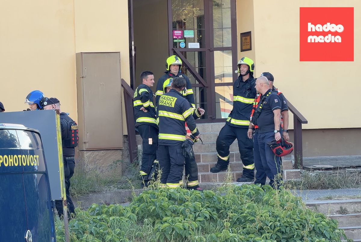 Zásah hasičů u výbuchu plynu v pražské Komořanské ulici