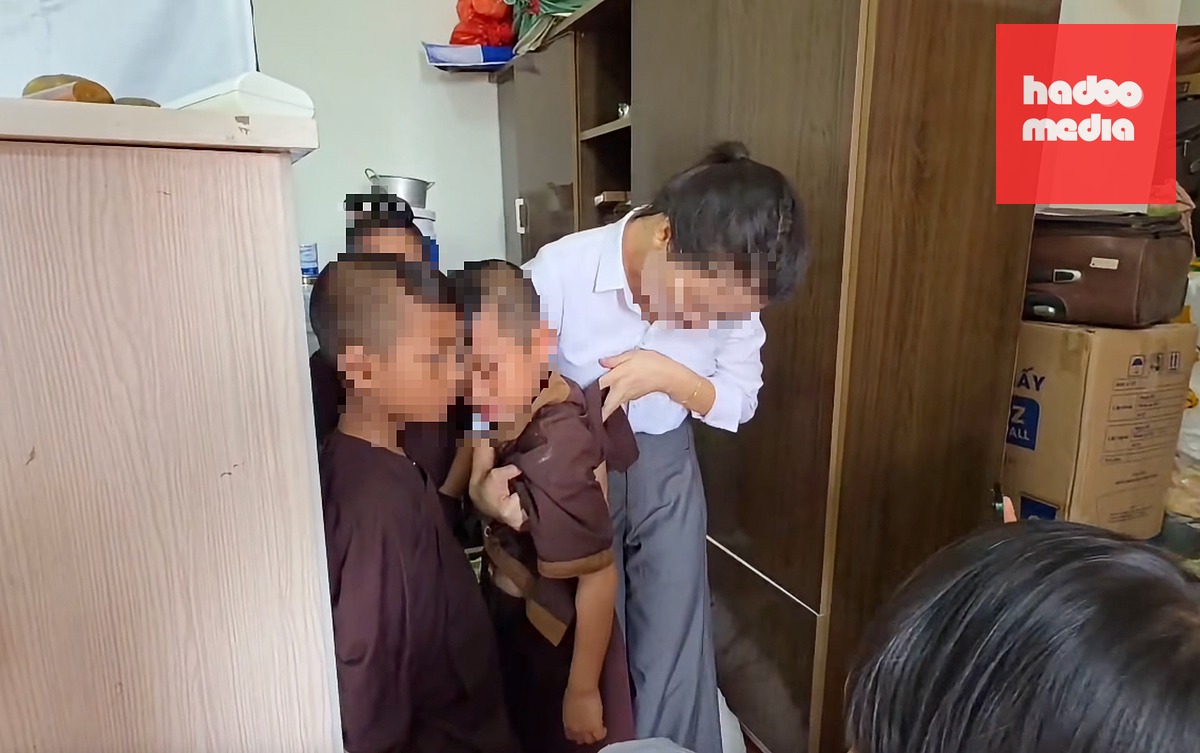 Các chú tiểu sau hôm bị đánh - Ảnh cắt từ clip
