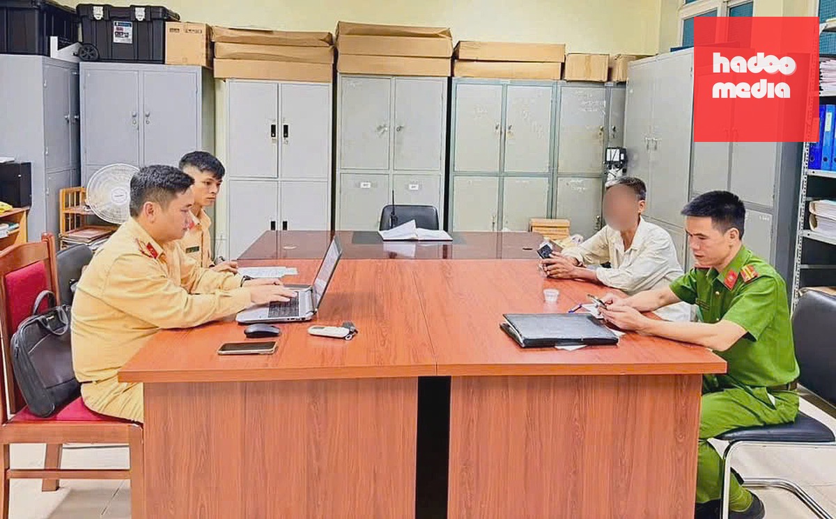 Chủ xe vi phạm tại cơ quan công an. Ảnh: CACC