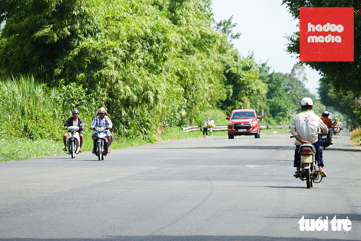 Đoạn đường quốc lộ 61 qua địa bàn xã Định Hòa (tỉnh An Giang) đã đẹp trở lại, dân chạy xe thuận tiện - Ảnh: CHÍ CÔNG