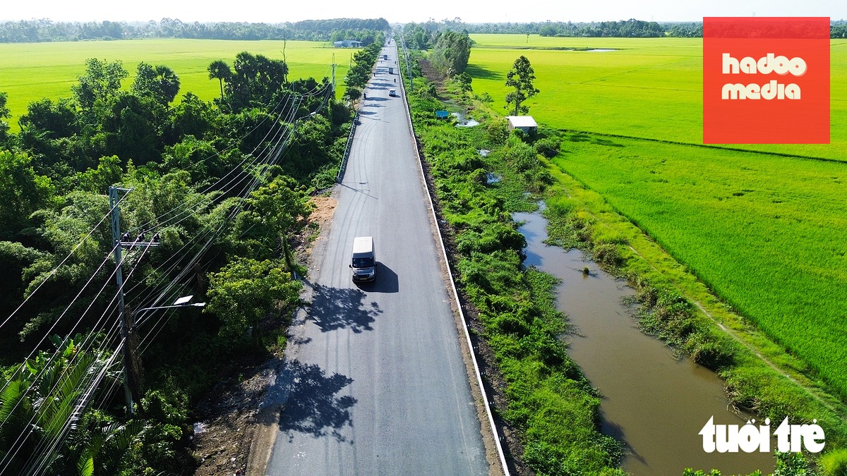 Đoạn đường 'đau khổ' quốc lộ 61 qua địa bàn xã Định Hòa, tỉnh An Giang đã được trải thảm nhựa sạch đẹp - Ảnh: CHÍ CÔNG