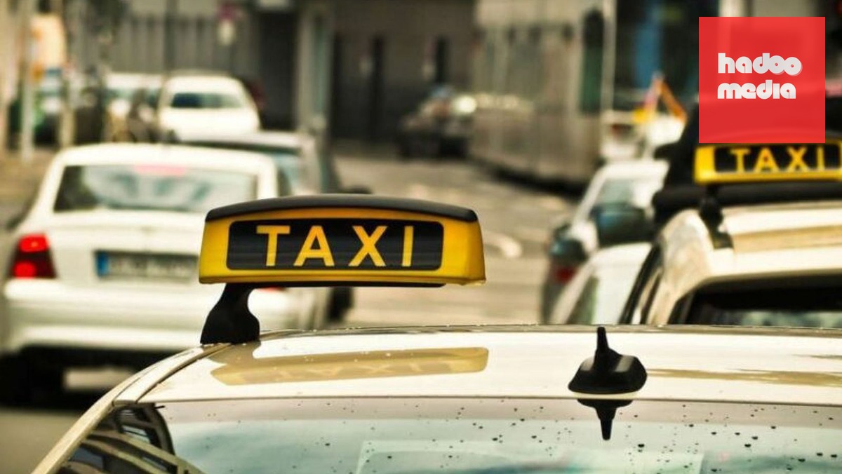 Tài xế taxi Praha bị bắt vì chiếm đoạt 3,5 triệu Kč để quên trong xe
