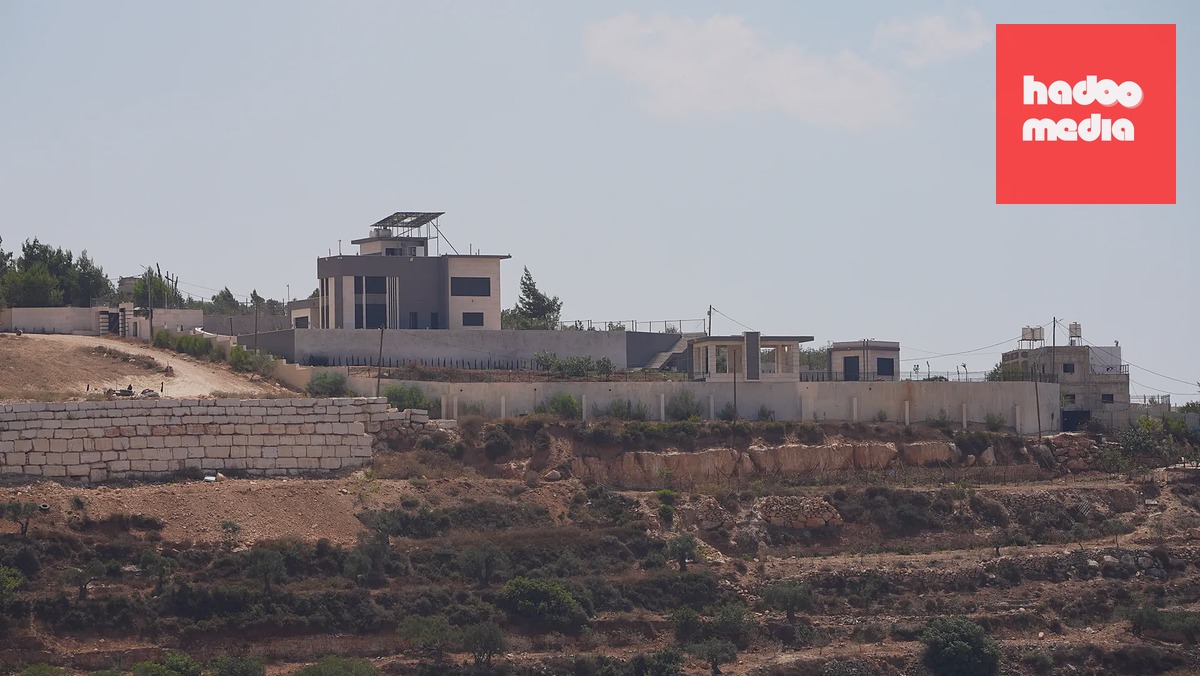 Palestinské domy obléhané židovskými osadníky na Západním břehu