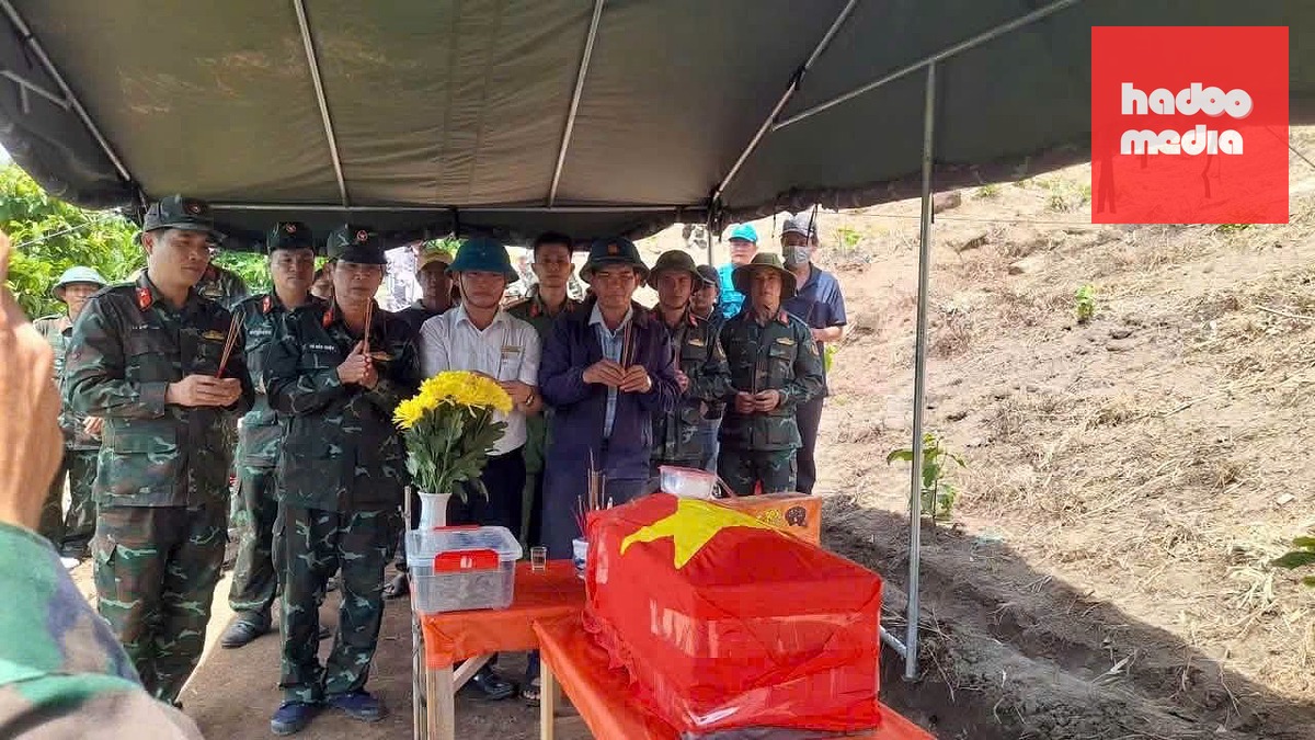 Quy tập được 1 hài cốt liệt sĩ ở núi Cư Jú - Ảnh: Đội K51