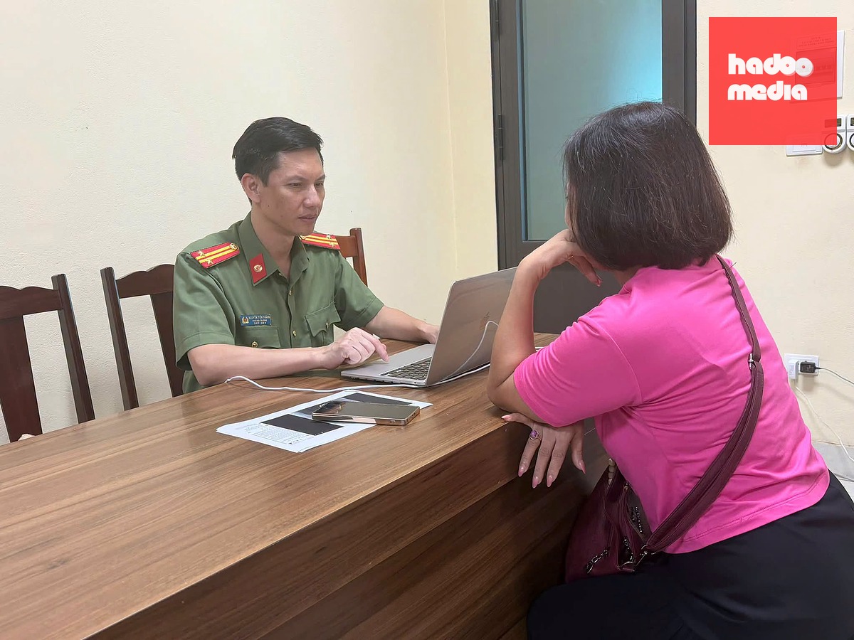 Bà N. làm việc với cơ quan công an - Ảnh: Công an tỉnh Phú Thọ