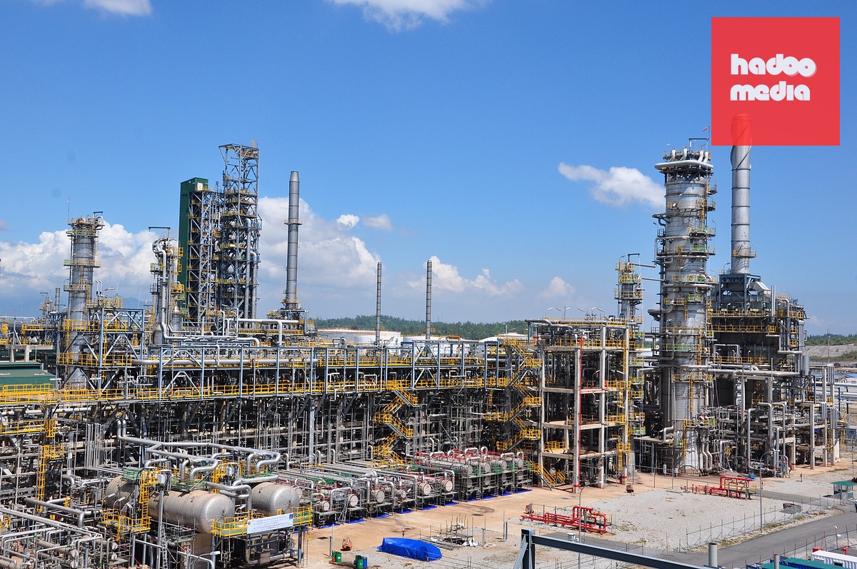 Nhà máy lọc dầu Dung Quất là nhà máy lọc dầu đầu tiên của quốc gia - Ảnh: BSR