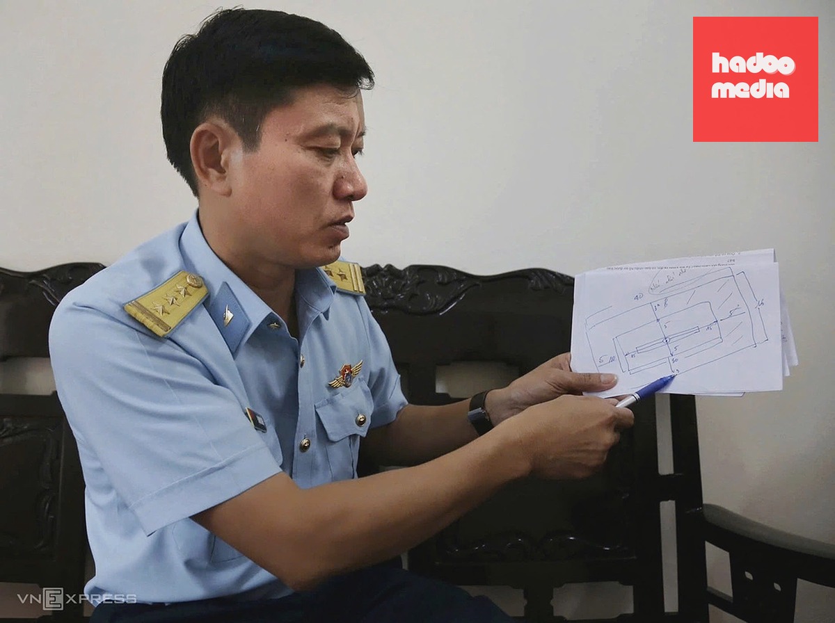 Thượng tá Tạ Đình Chiến, Phó tham mưu trưởng Sư đoàn 367, trả lời về việc UAV gây ảnh hưởng đến sân bay Tân Sơn Nhất, ngày 14/8. Ảnh: Đình Văn