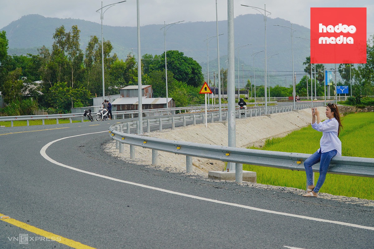 Tuyến đường tránh xuyên đồng lúa ở vùng biên An Giang: Công trình trọng điểm quốc phòng