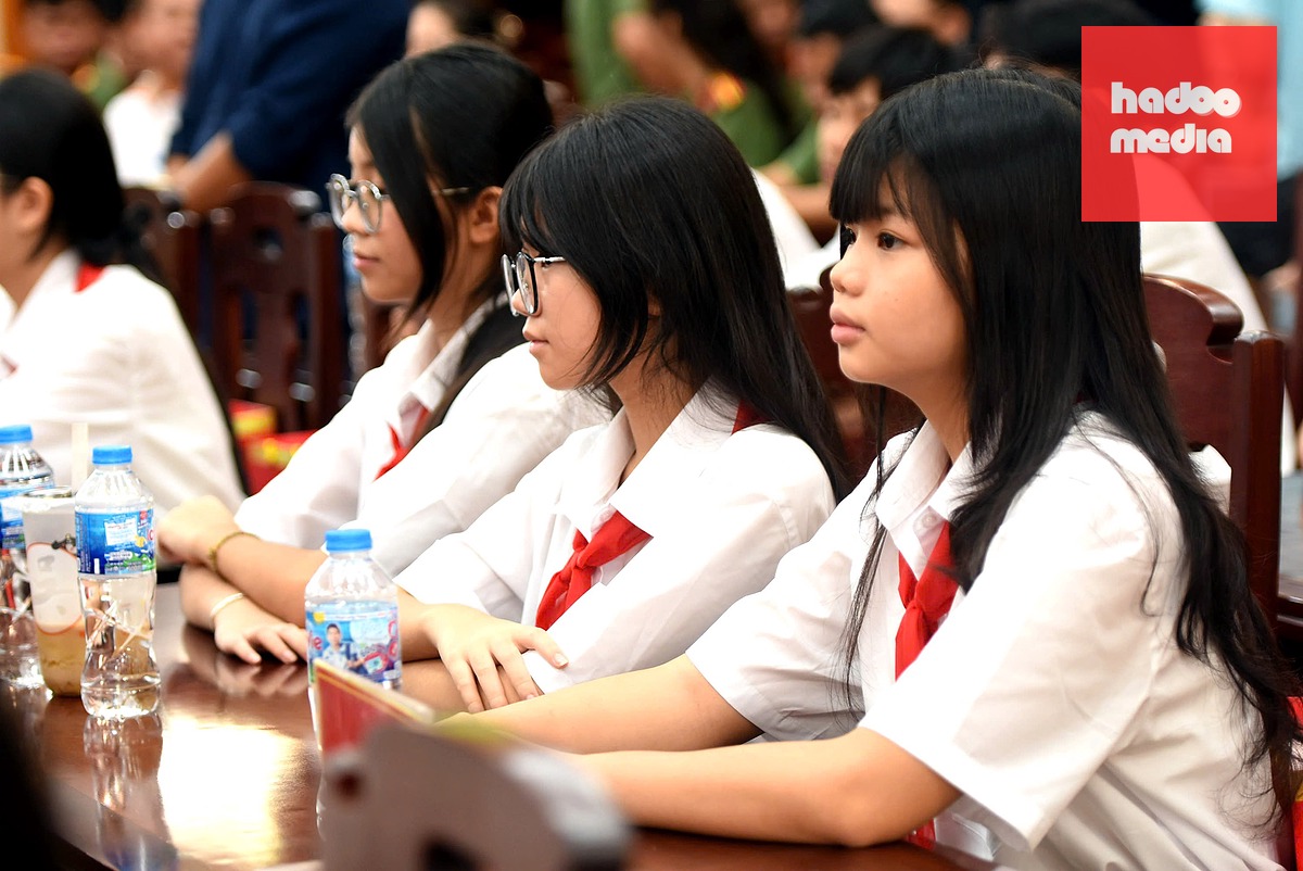 Các em học sinh tham dự buổi lễ thành lập Trường Văn hóa Công an nhân dân V - Ảnh: A LỘC