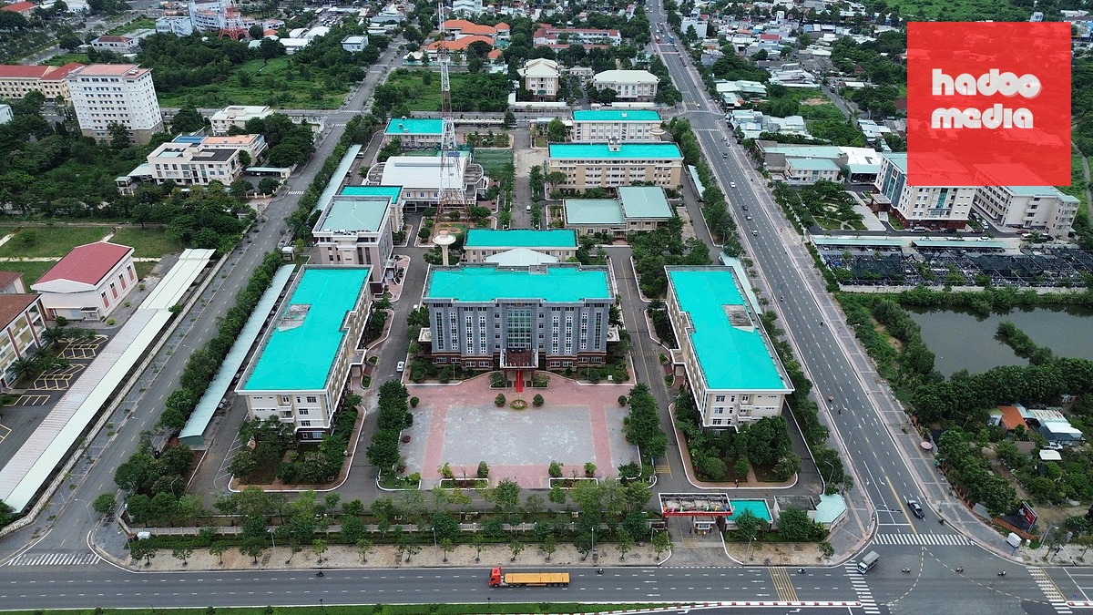 Trường Văn hóa Công an nhân dân V có 8 khối nhà gồm: Nhà hiệu bộ, khối tiểu học - trung học cơ sở, khối trung học phổ thông, hội trường, nhà ở giáo viên - nội trú cấp I, nhà ở nội trú cấp II, nhà ở nội trú cấp III, nhà thi đấu đảm bảo tiêu chuẩn - Ảnh: MINH HÒA