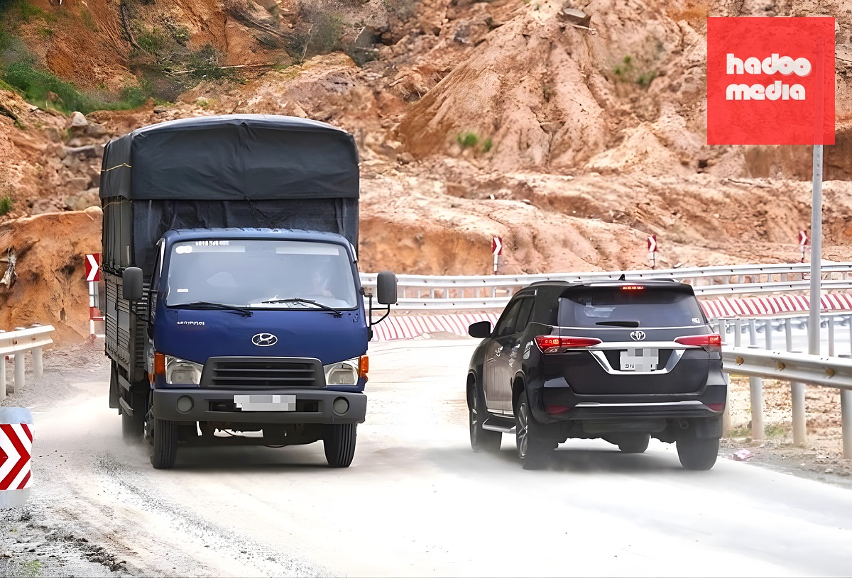 Tuyến đèo Khánh Lê (trên quốc lộ 27C) nối Nha Trang - Đà Lạt thường xuyên xảy ra sạt lở vào mùa mưa bão - Ảnh: NGUYỄN HOÀNG