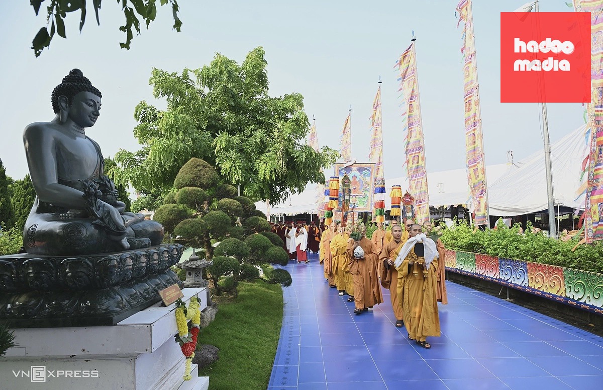Hàng nghìn người tham dự lễ cầu siêu liệt sĩ tại Mandala Tây Thiên