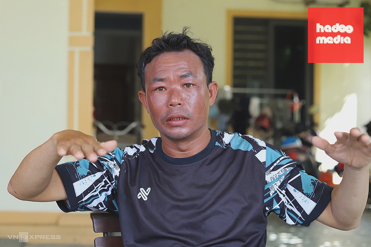 Anh Thanh kể lại khoảnh khắc vật lộn với sóng biển để tìm đường bơi vào đất liền, chiều 16/8. Ảnh: Đức Hùng