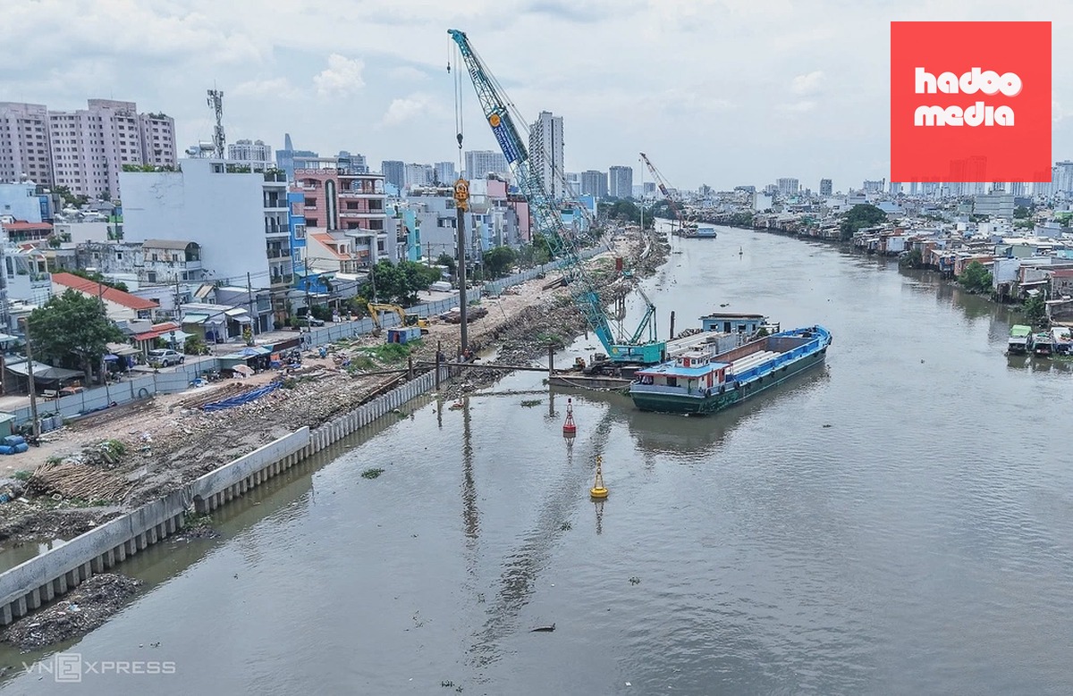 Công trường thi công ở dự án bờ Bắc kênh Đôi, tháng 8/2026. Ảnh: Giang Anh