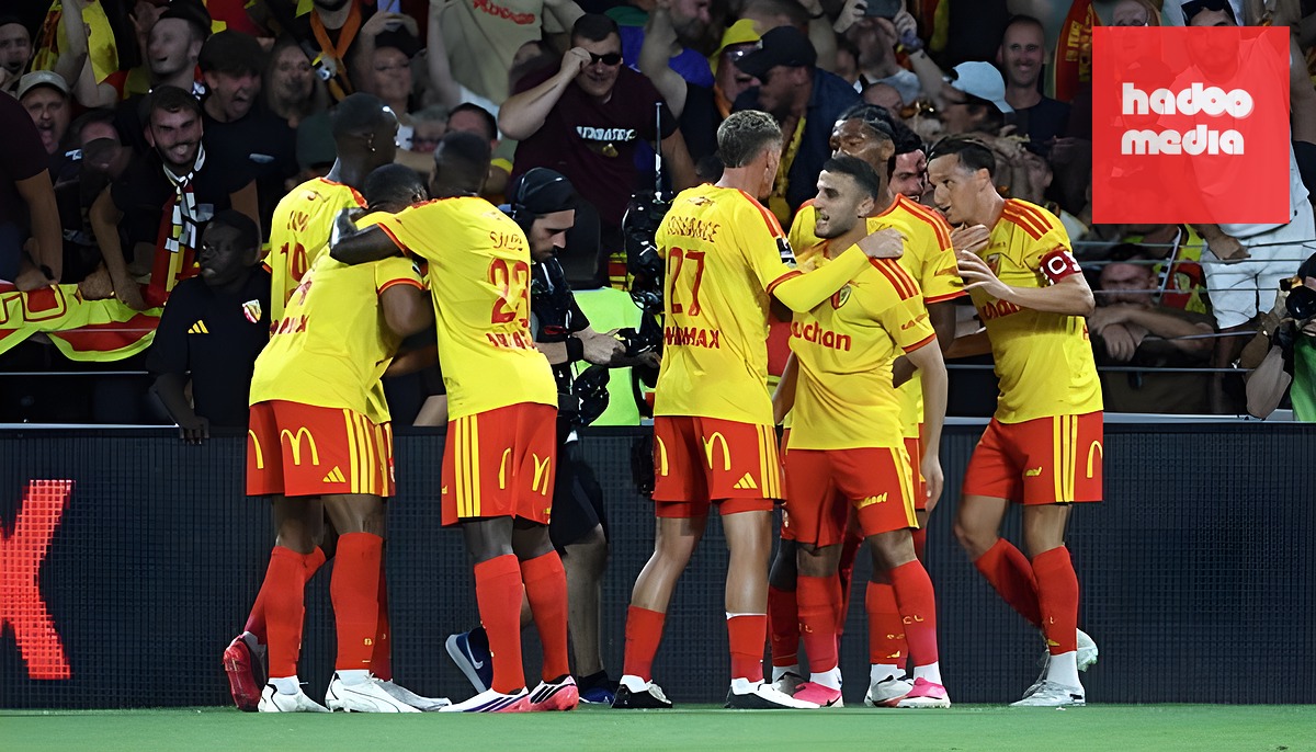 Lens đánh bại Paris Saint-Germain để giành danh hiệu đầu tiên của mùa giải. Ảnh: Getty Images