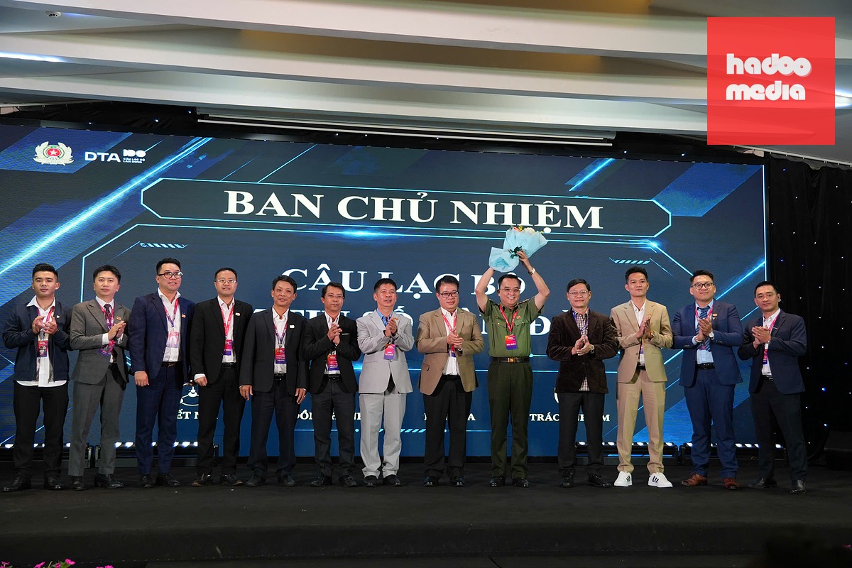 Công an tỉnh Lâm Đồng ra mắt Câu lạc bộ Niềm tin số Lâm Đồng - Ảnh: PHẠM NGÂN