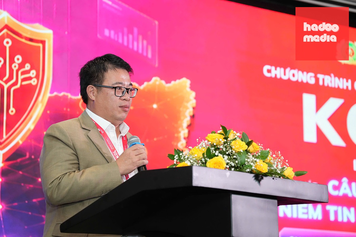 Phó chủ tịch UBND tỉnh Lâm Đồng  Nguyễn Ngọc Phúc chia sẻ câu chuyện về Đà Lạt trước sự dồn dập của thông tin một chiều - Ảnh: PHẠM NGÂN