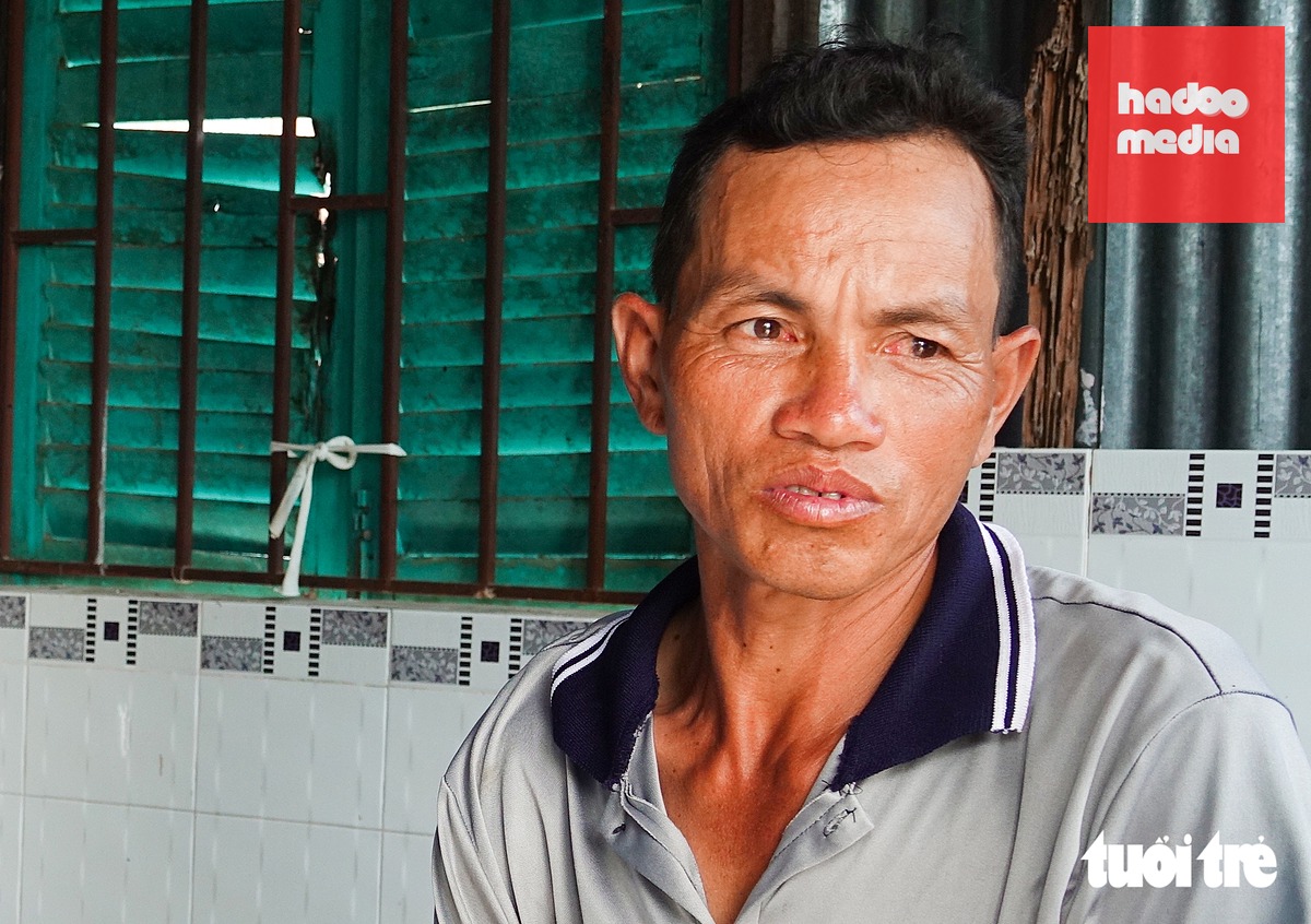 Anh Trương Văn Đề (em ruột ông Trung) nói rất vui và mong anh sớm trở về với gia đình - Ảnh: CHÍ CÔNG