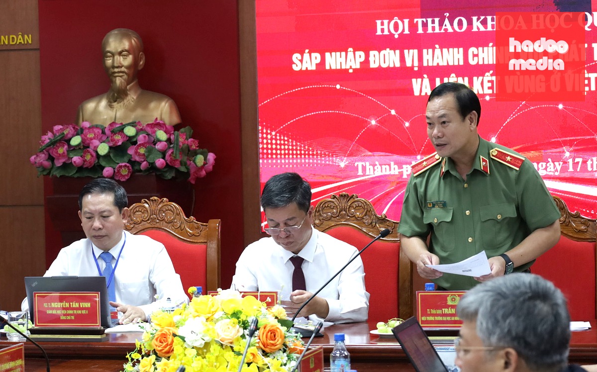 Thiếu tướng, TS Trần Văn Tuấn cho rằng sáp nhập đơn vị hành chính cần gắn với phát triển bền vững và bảo đảm quốc phòng, an ninh. Quá trình này đặt ra các vấn đề về phân cấp, phân quyền, phối hợp liên vùng, phân bổ nguồn lực, giữ gìn bản sắc văn hóa và nâng cao chất lượng dịch vụ cho người dân - Ảnh: M.N.