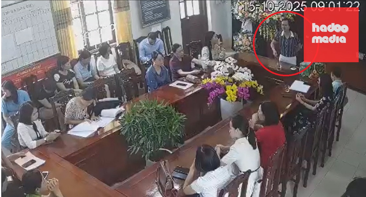 Hình ảnh nữ hiệu trưởng có hành động đập bàn, ném cốc xảy ra 10 tháng trước ở Ninh Bình - Ảnh cắt từ clip