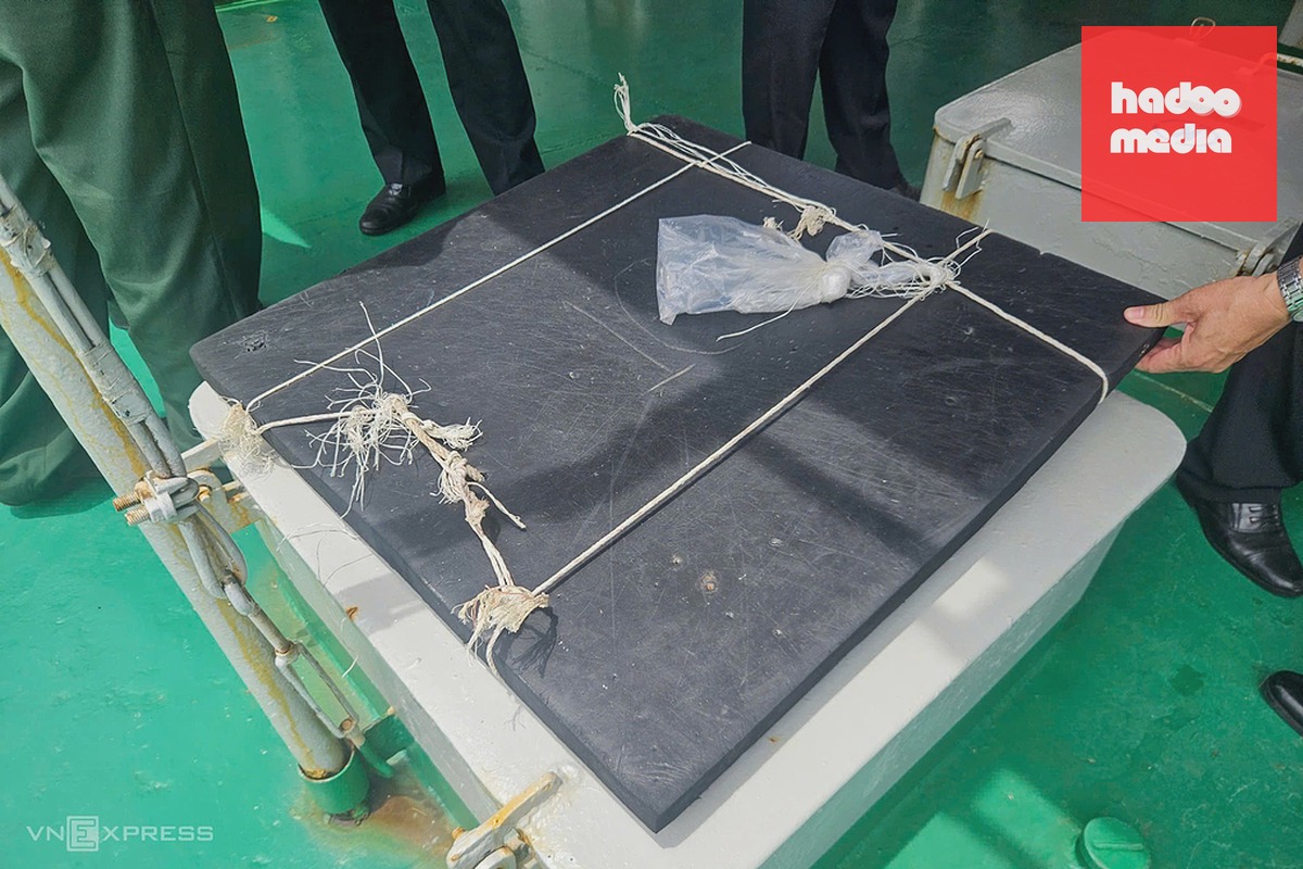 Tấm xốp ông Trung bám trong thời gian trôi dạt. Ảnh: Trường Hà