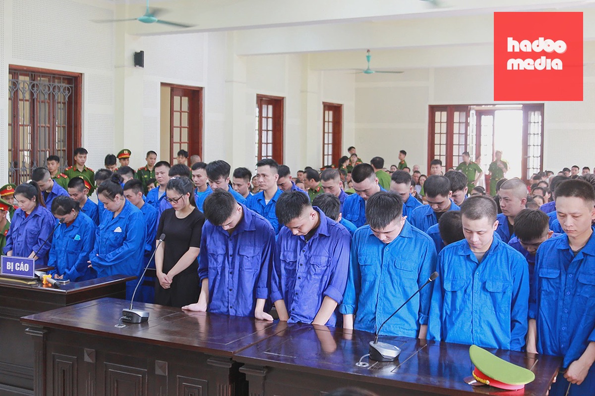 Các bị cáo tại tòa. Ảnh: Đức Hùng