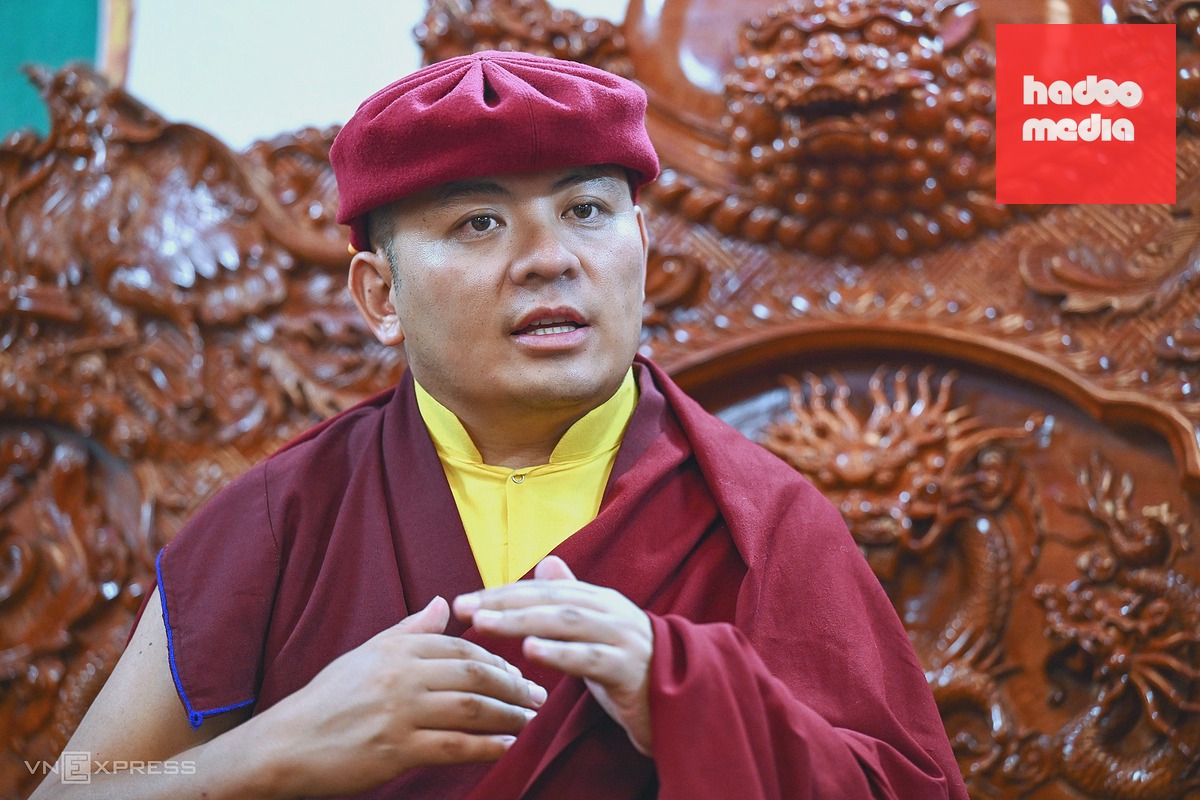 Nhiếp chính vương Thuksey Rinpoche đời thứ hai tại đại bảo tháp Tây Thiên hôm 18/8. Ảnh: Giang Huy