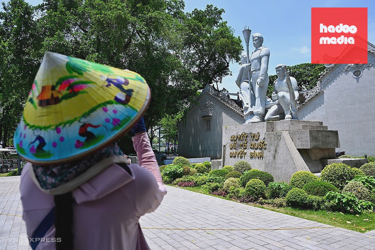 Tượng đài hiện đặt trong khuôn viên di tích quốc gia Đền Bà Kiệu. Ảnh: Giang Huy