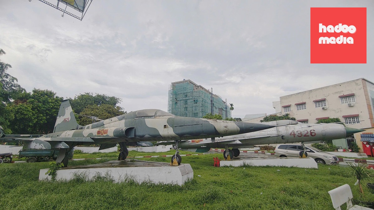 Hai tiêm kích Mig21 và F5 được trưng bày tại bảo tàng phòng không phía Nam. Ảnh: Đình Văn