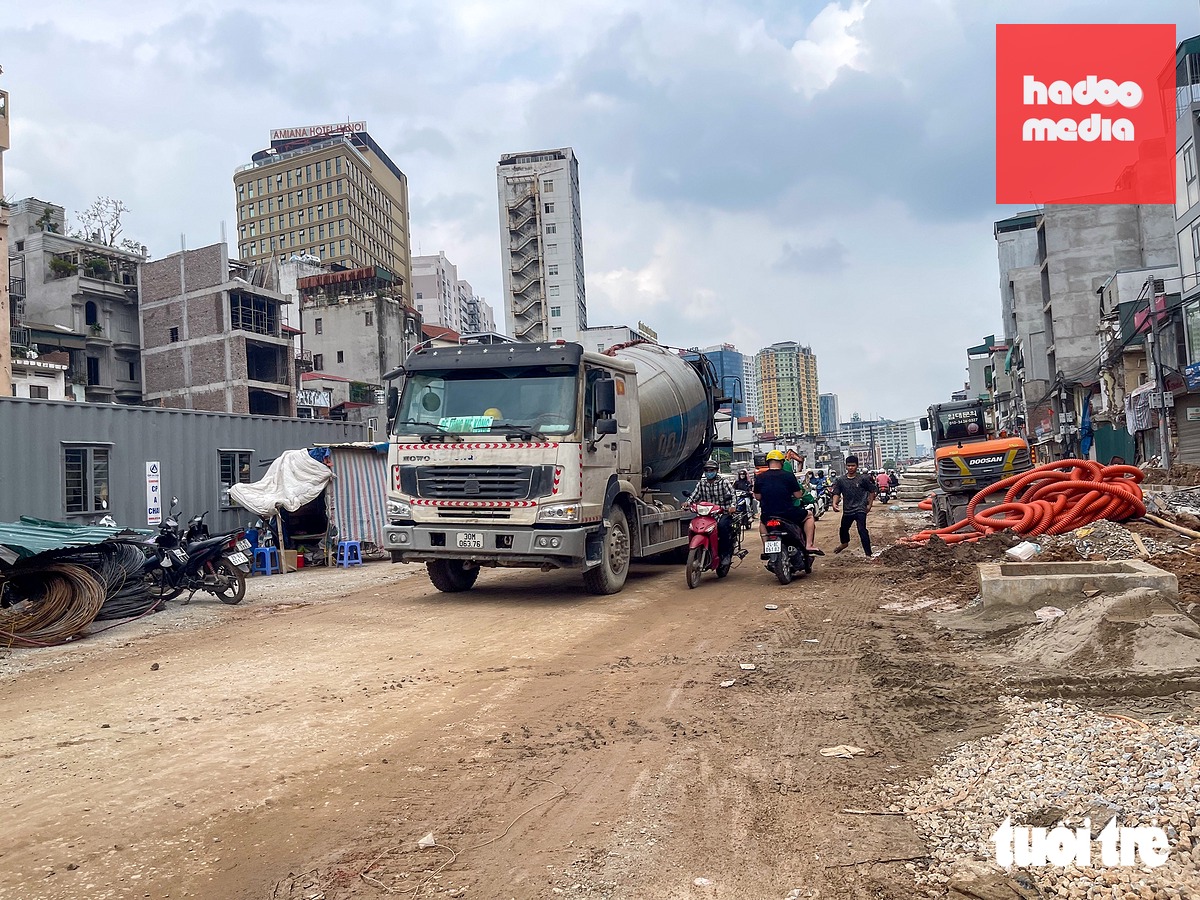 Đường La Thành hướng từ ngã tư Giảng Võ - Láng Hạ đến ngã tư La Thành - Nguyễn Chí Thanh vẫn đang trong quá trình thi công - Ảnh: PHÚC TÀI
