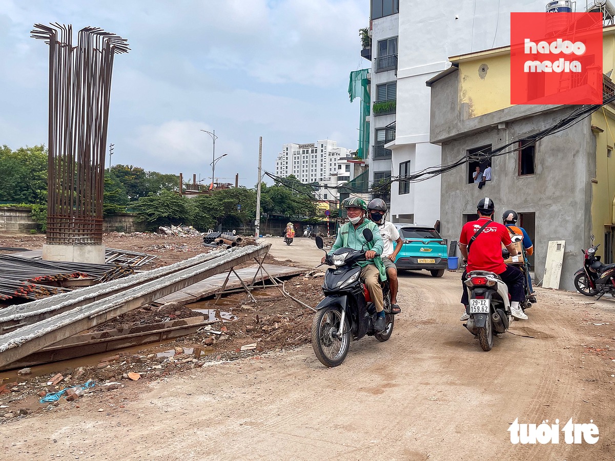 Với những người đến khu vực đường Nghi Tàm lần đầu, việc tìm ngõ 310 Nghi Tàm gặp khó khăn - Ảnh: PHÚC TÀI