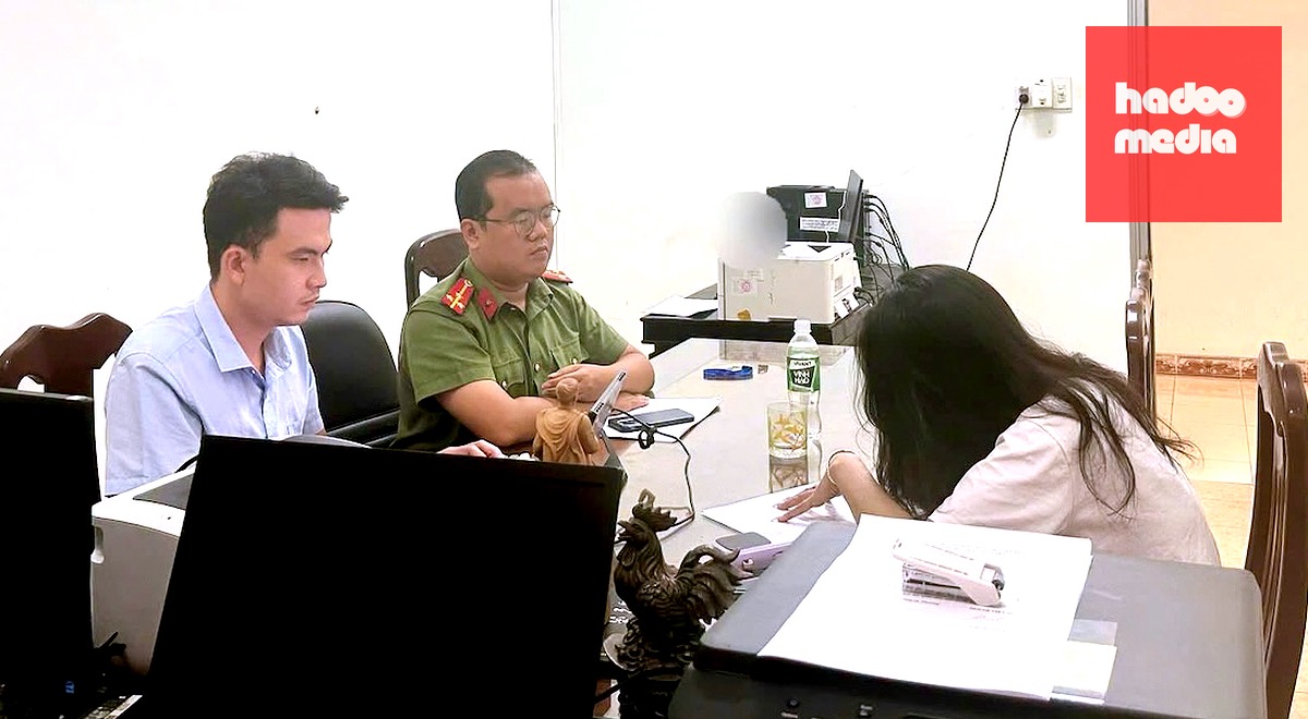 Bà H. làm việc tại cơ quan chức năng - Ảnh: Công an phường Tuy Hòa