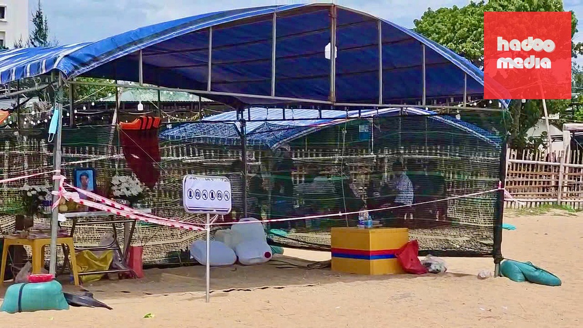 Khu vực lều trại, nhà chờ của thân nhân du khách Trung Quốc được căng dây đặt biển cấm livestream, quay phim - Ảnh: MINH CHIẾN