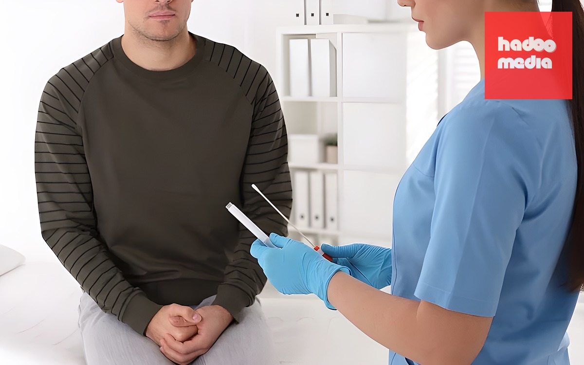 Bệnh lây truyền qua đường tình dục ở TP.HCM trẻ hóa và tăng mạnh - Ảnh 2.