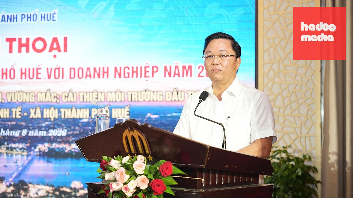 Ông Lê Trí Thanh yêu cầu các sở ngành nghiên cứu, xây dựng mục "Giải quyết vướng mắc, khó khăn của doanh nghiệp" với thời hạn trả lời kiến nghị là 7 ngày làm việc - Ảnh: NGỌC HIẾU
