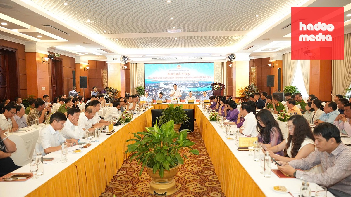 Ông Lê Trí Thanh trong buổi gặp mặt, lắng nghe kiến nghị của doanh nghiệp trên địa bàn sau khi nhận chức Chủ tịch UBND TP Huế - Ảnh: NGỌC HIẾU