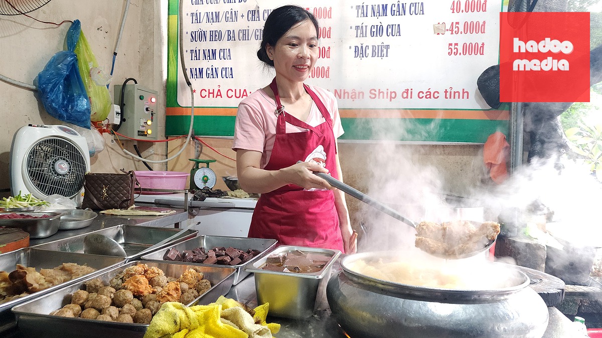 Theo ông Lê Trí Thanh, ý tưởng "hiến kế" cho Huế có thể đến từ những điều rất gần gũi trong cuộc sống, từ ý kiến của bà bán bún, người lái taxi đến những chia sẻ của người dân, du khách qua các cuộc tiếp xúc hằng ngày - Ảnh: NHẬT LINH