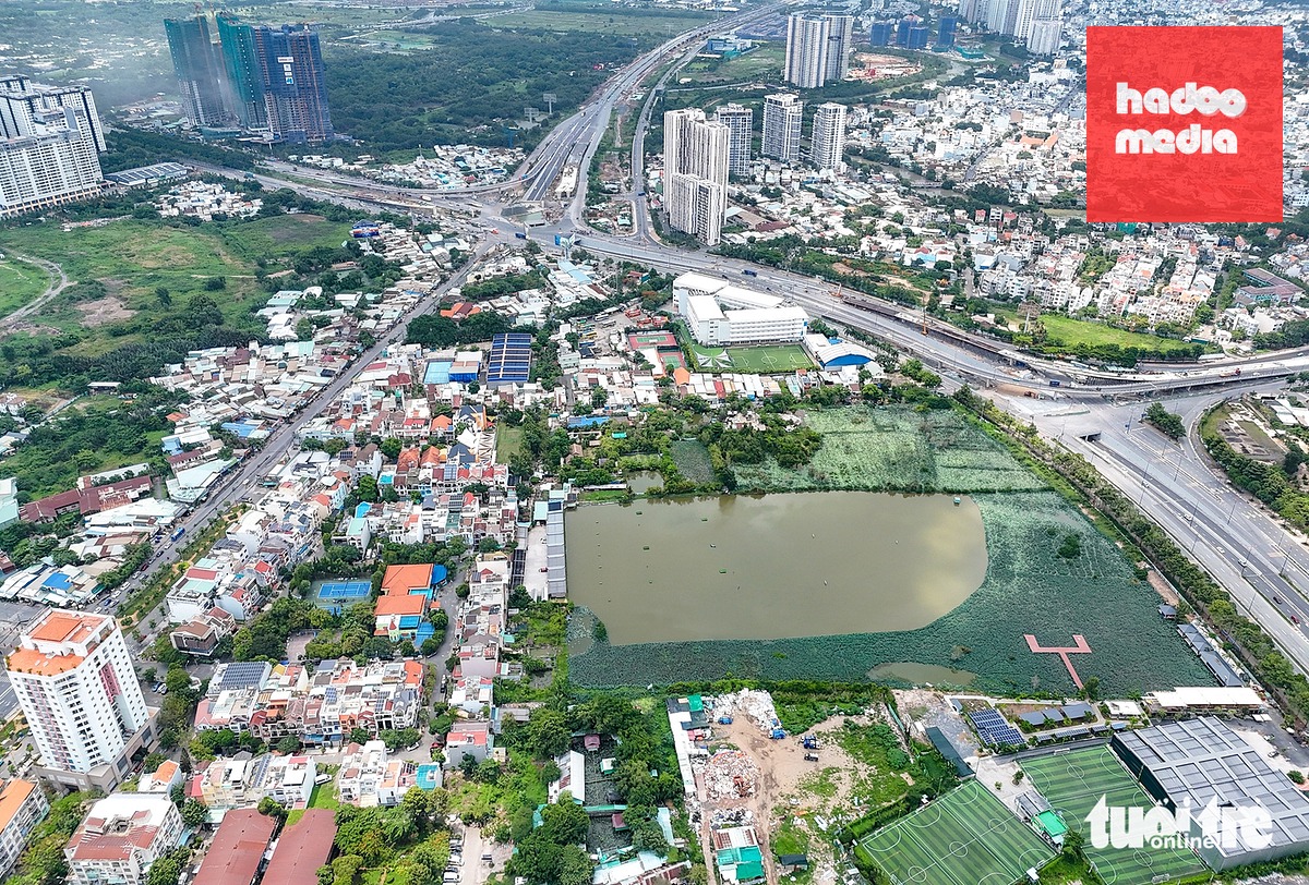 Khu đất quy hoạch ga Thủ Thiêm nằm tại cửa ngõ khu đô thị mới Thủ Thiêm, tiếp giáp các trục giao thông lớn như đại lộ Mai Chí Thọ, cao tốc TP.HCM - Long Thành - Dầu Giây và đường Đồng Văn Cống - Ảnh: CHÂU TUẤN