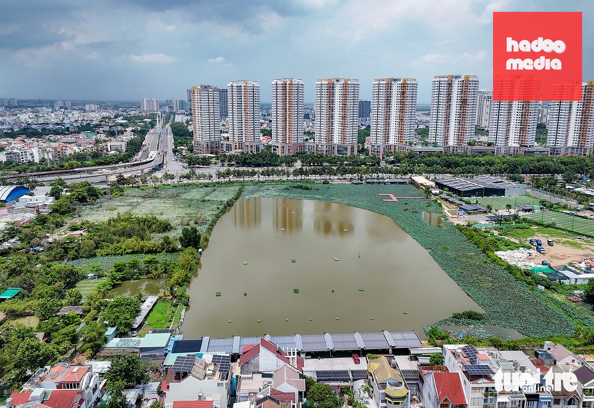 Khu đất ga Thủ Thiêm giữ vai trò cầu nối giữa lõi đô thị cũ và không gian phát triển mới của TP.HCM. Các chuyên gia đánh giá ga Thủ Thiêm không chỉ là công trình giao thông mà còn là hạt nhân phát triển đô thị, góp phần định hình diện mạo mới cho khu vực Thủ Thiêm trong nhiều thập niên tới - Ảnh: CHÂU TUẤN