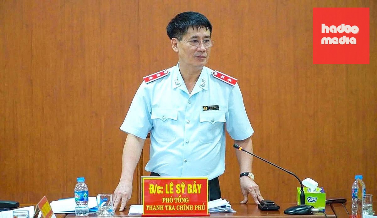 Phó tổng Thanh tra Chính phủ Lê Sỹ Bảy vừa ký ban hành kết luận thanh tra - Ảnh: TTCP