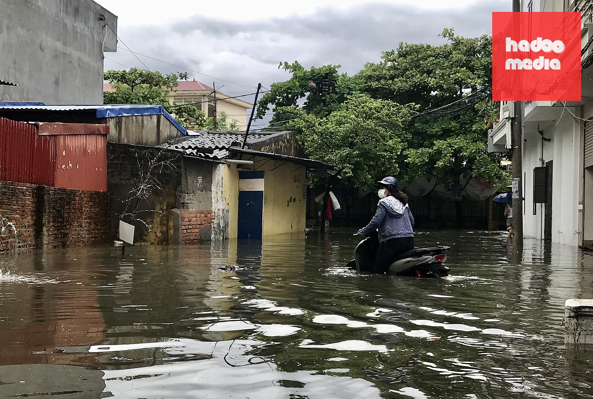 Phương tiện chết máy không di chuyển được - Ảnh: ĐÔNG BẮC