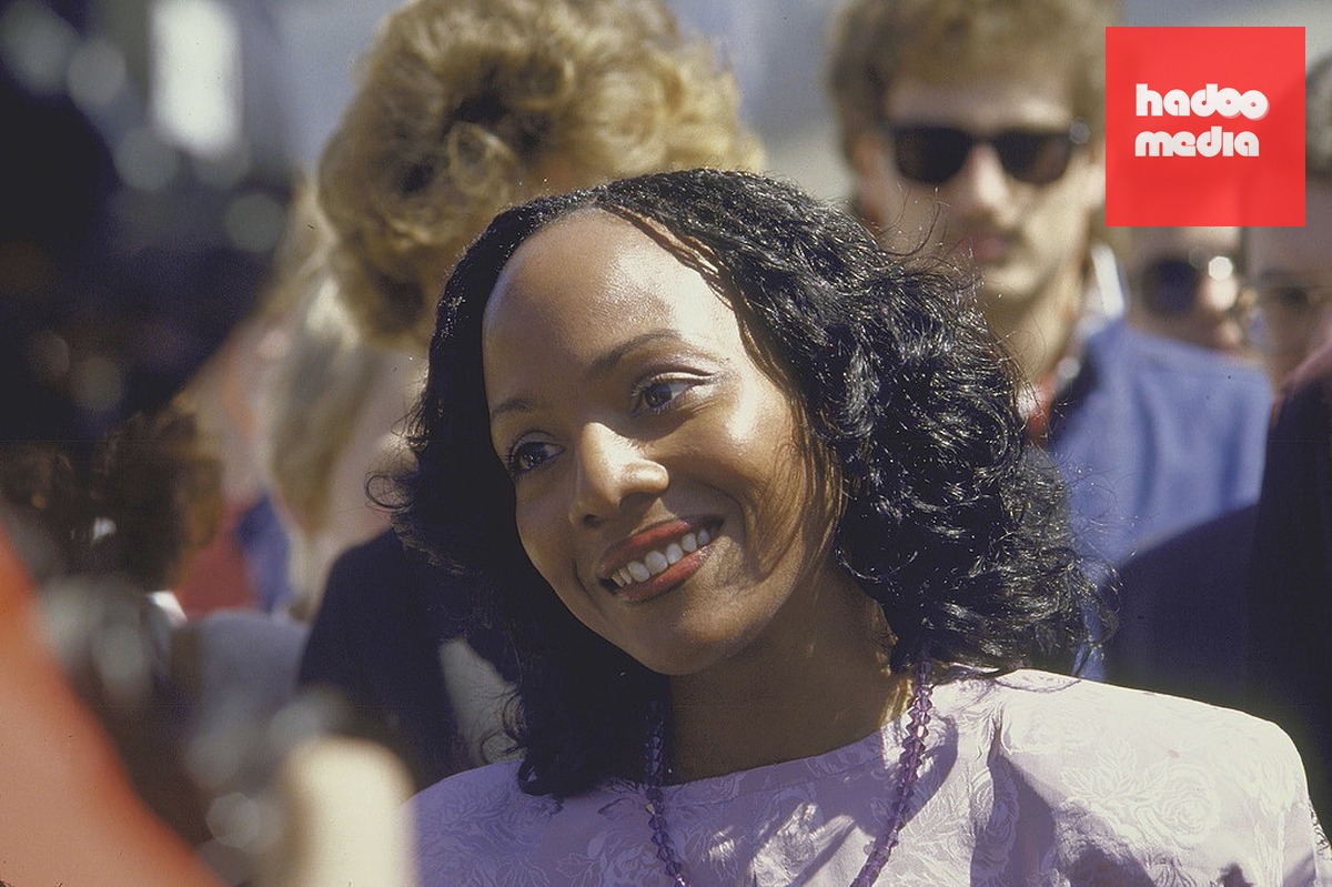 Mechelle Vinson đứng trước Tòa án Tối cao năm 1986. Ảnh: Washington Post
