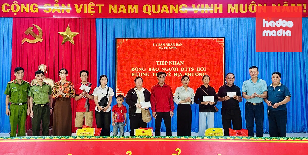 Xã Cư M'ta tiếp nhận đồng bào hồi hương - Ảnh: N.K.