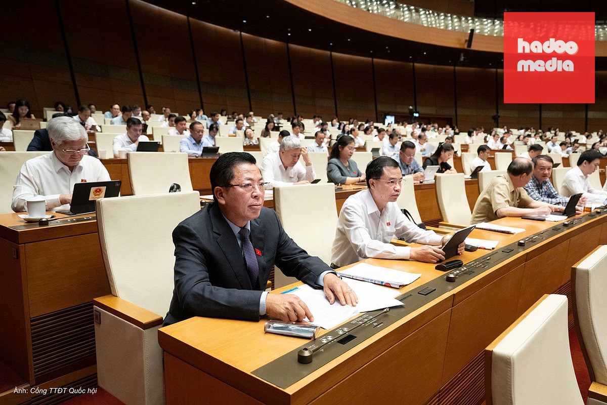 Bộ trưởng Xây dựng Trần Hồng Minh tại phiên họp Quốc hội sáng 24/8. Ảnh: Cổng TTĐT Quốc hội