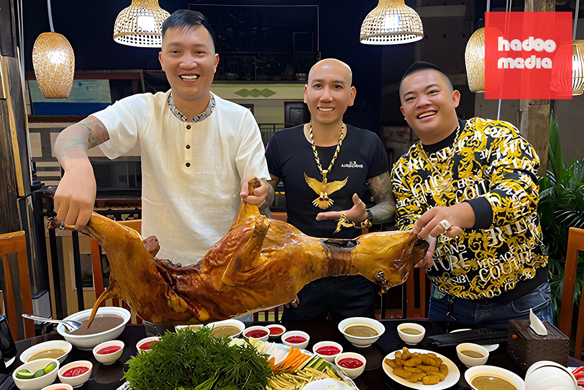 Hải Sapa, Huấn Hoa Hồng và Phú Lê tại một nhà hàng Sapa TV - Ảnh: FBNV