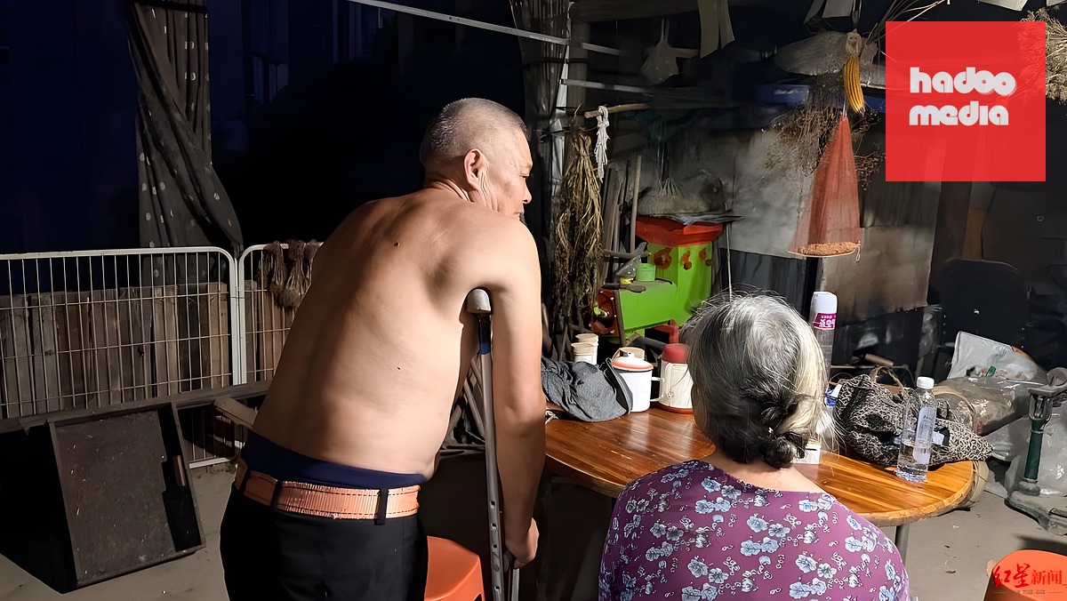 Thợ mộc họ Hà và vợ - bà Lý kêu oan trong lần đầu trả lời phỏng vấn, tháng 8/2026. Ảnh: Hongxing
